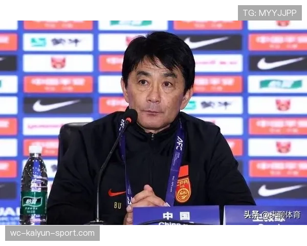 国家队主教练召开战术动员会 强调团队纪律,国家队教练组成员